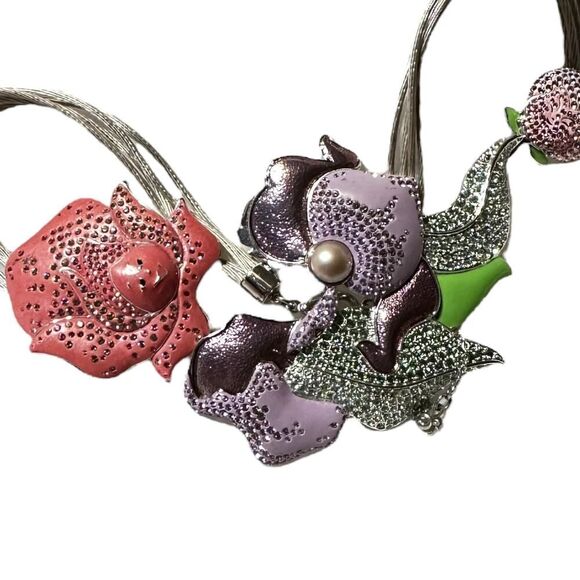 Swarovski Alice in Wonderland Flower Garden Collection Necklace - Picture 5 of 6